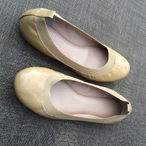Banana Republic Nude Patent Ballet Flat like new